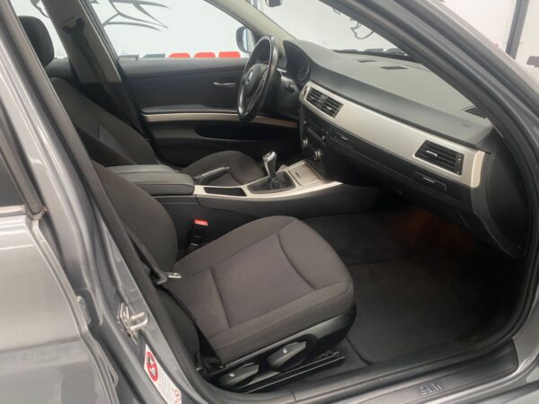 BMW 318i Touring - Imagen 6