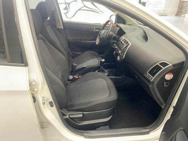 HYUNDAI I20 1.4 CRDI - Imagen 6